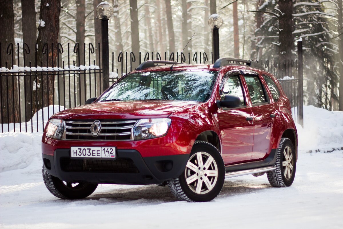 Рено дастер в крыму. Renault Duster 1.6 2014. Дастер зимой. Рено Дастер зимой. Рено Дастер по зиму иномарка.