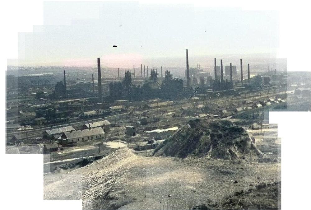 Город Краматорск. Вид с Меловой горы на на территорию Краматорского металлургического завода. Предположительно 1942-1943 год. Фотография использована в качестве иллюстрации.