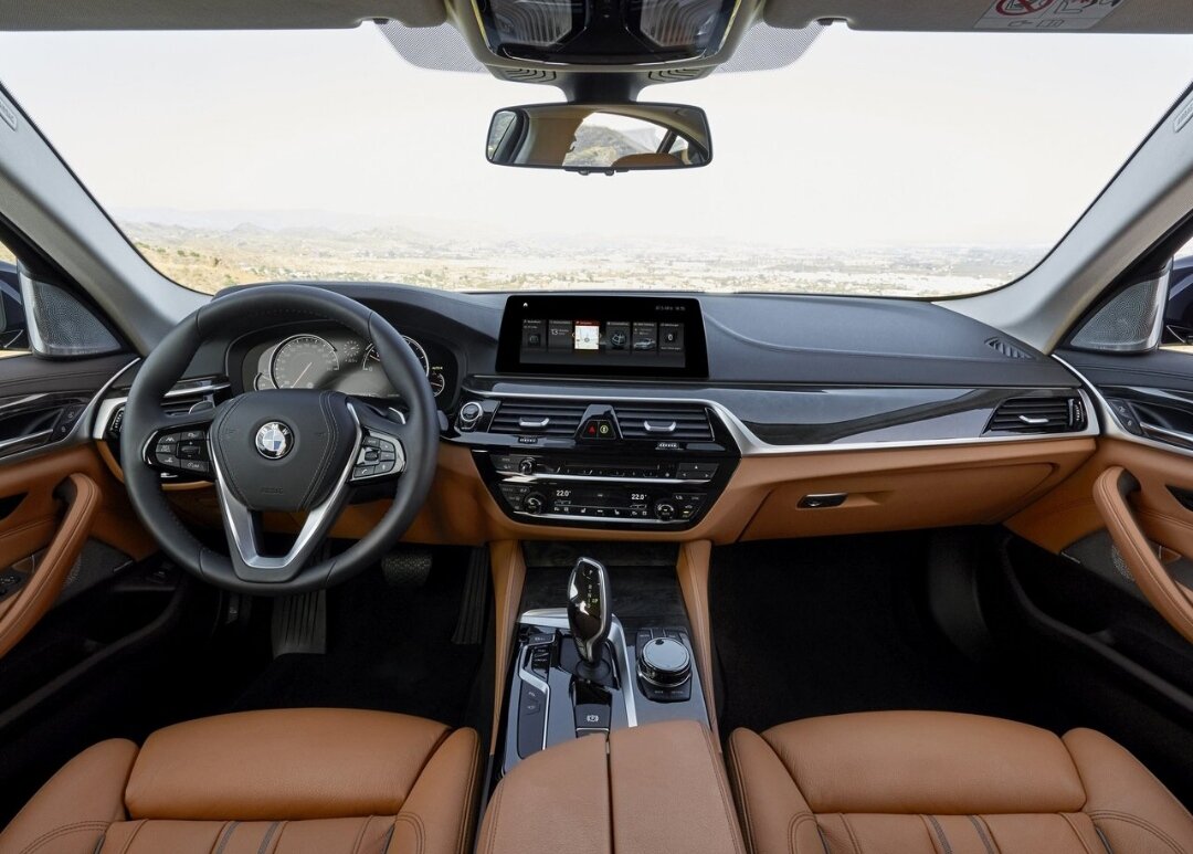 Салон BMW 5 (Auto.ru)