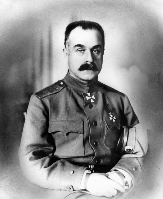 А. М. Каледин — «вторая шашка России» и очень авторитетный человек в казачьих кругах, первый избранный атаман Войска Донского в двадцатом веке. Но даже его авторитета не хватало...