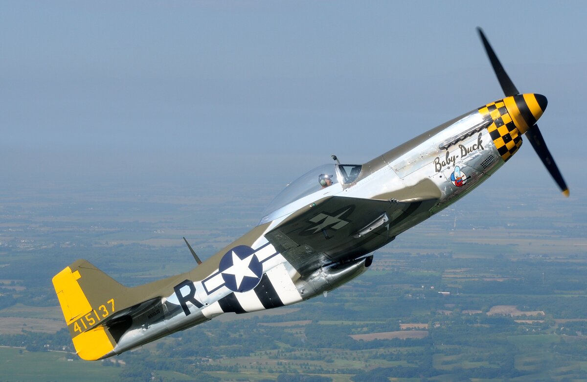 P-51 Мустанг в небо сегодня Листайте