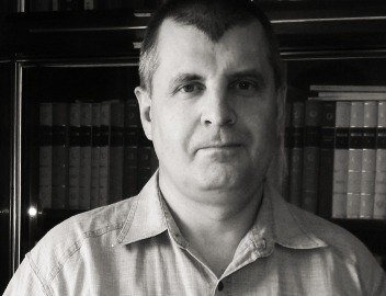 Илья Франк – российский филолог, полиглот, автор серии книг по изучению иностранных языков.