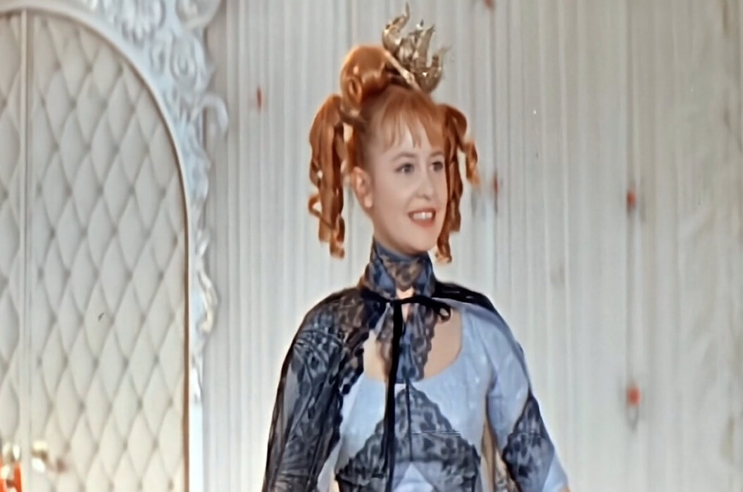 Марина Неёлова в роли Принцессы. Кадр из кинофильма "Старая, старая сказка" (1968), режиссер Надежда Кошеверова, сценаристы Юрий дунский, Валерий Фрид (по произведениям Ганса Христиана Андерсена), композитор Андрей Петров. Скриншот кадра для иллюстрации