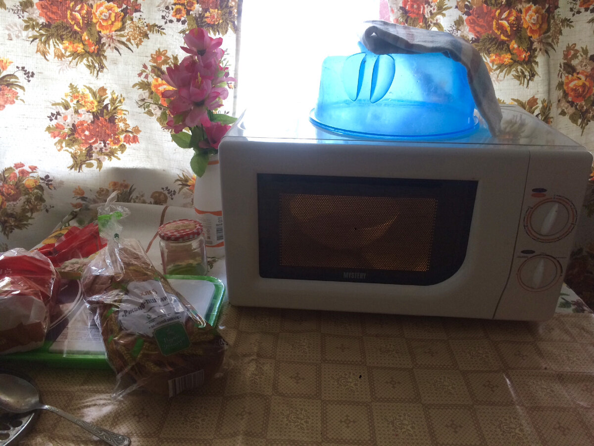 Скромный интерьер кухни