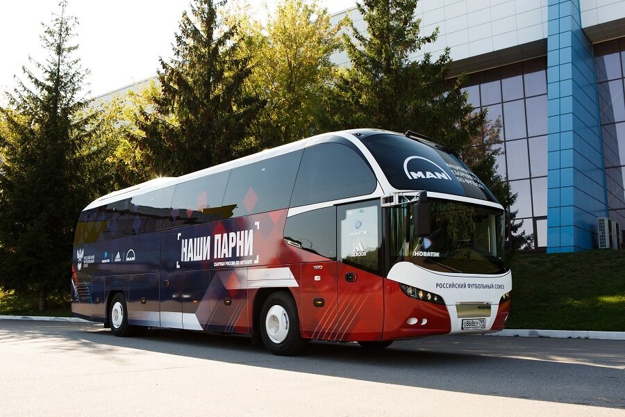 Автобус сборной России по футболу MAN Neoplan Cityliner получил новый дизайн