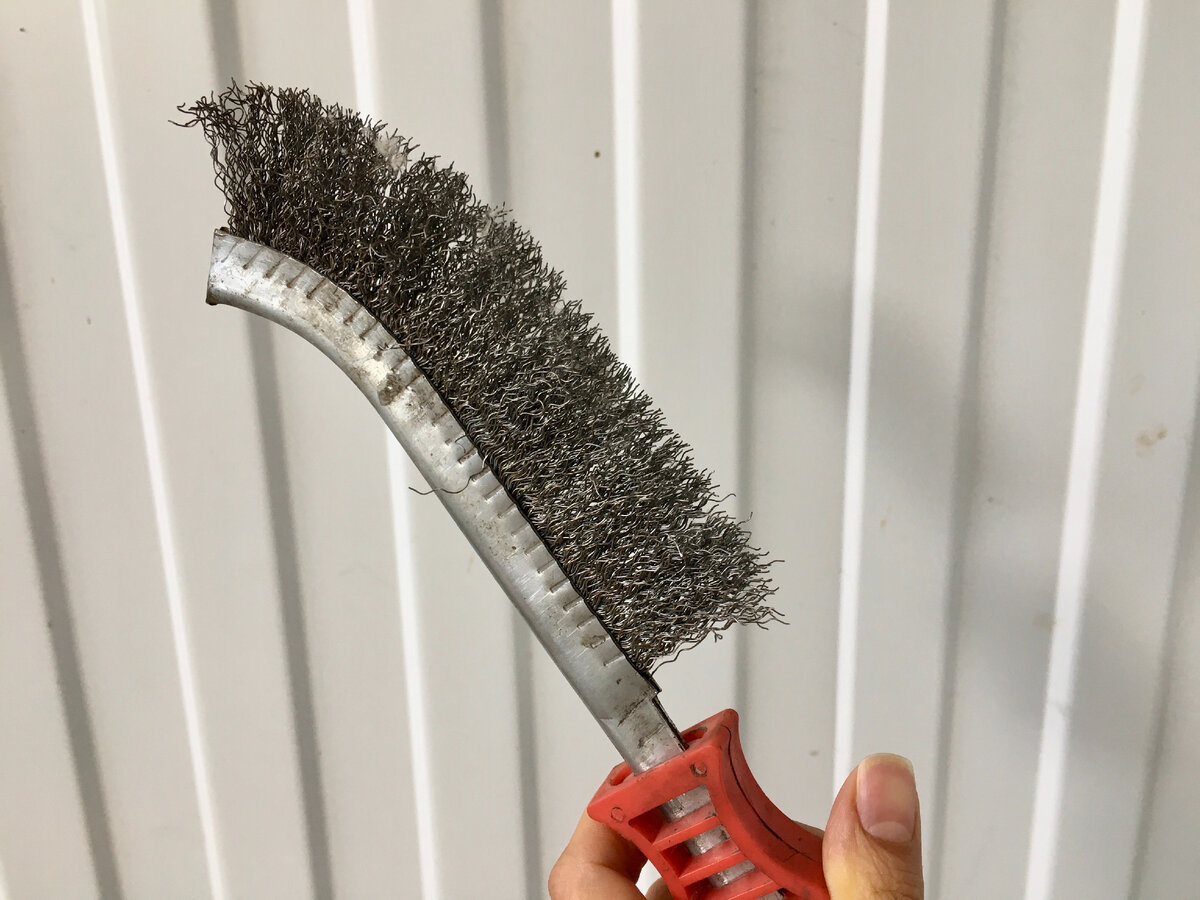 Металлическая щетка