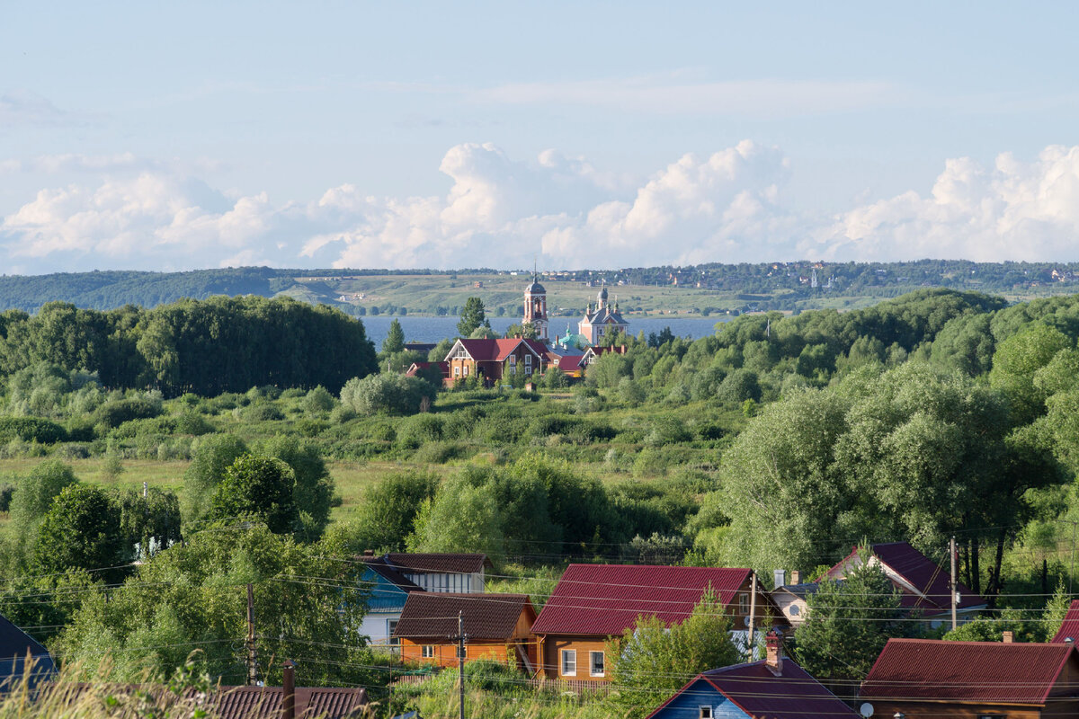 Переславль-Залесский. Рыбацкая слобода с церковью Сорока Мучеников (1755 г.) на берегу Плещеева озера