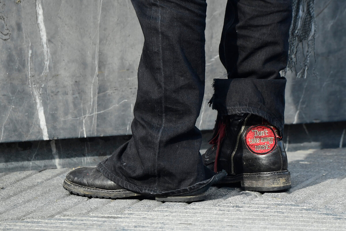 Рваные джинсы и грязные ботинки: Джонни Депп на кинофестивале вСан-Себастьяне