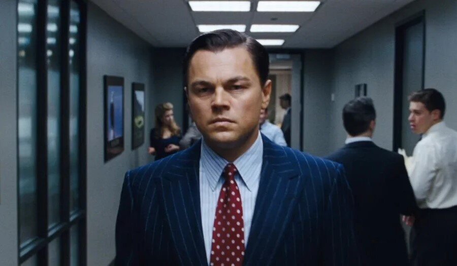 Кадр из фильма "Волк с Уолл-стрит". Изображение взято из свободных источников