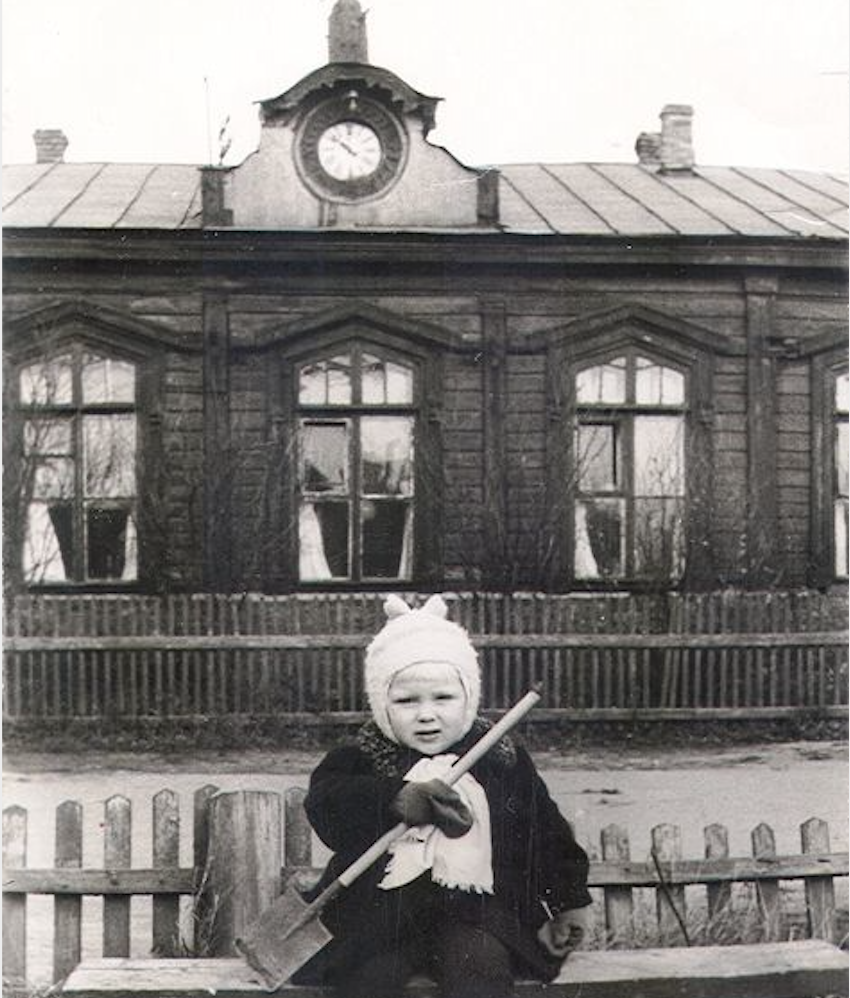 Нижегородский вокзал на фотографии 1950-х 