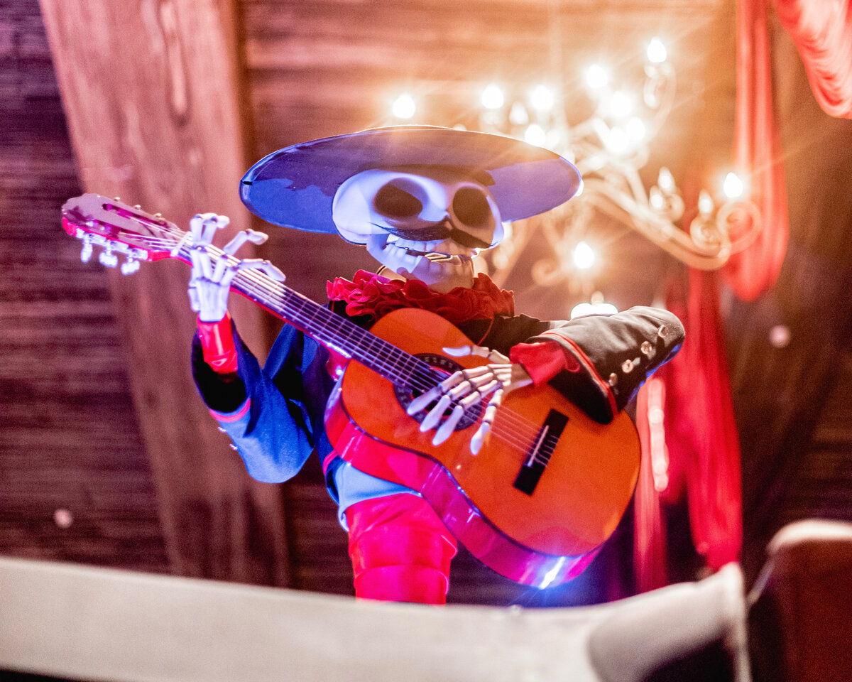 Мариачи встречают гостей!