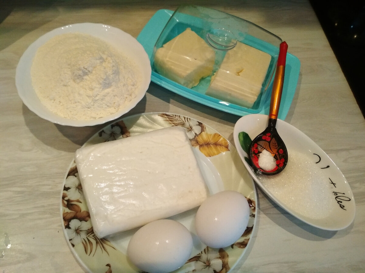 Продукты для наших сырников.