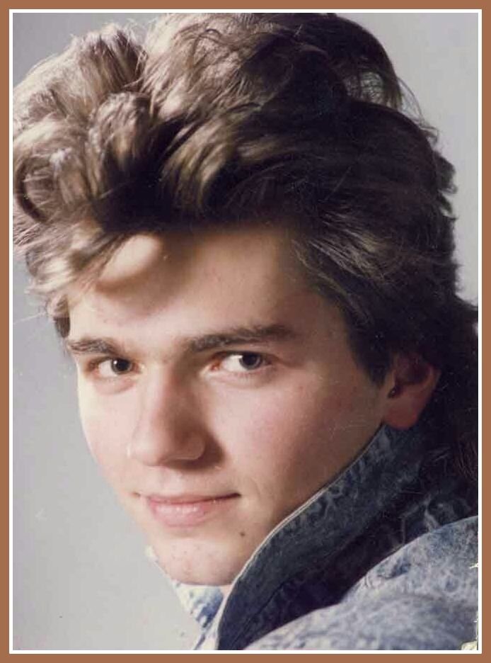 На этом фото исполнителю 16 лет