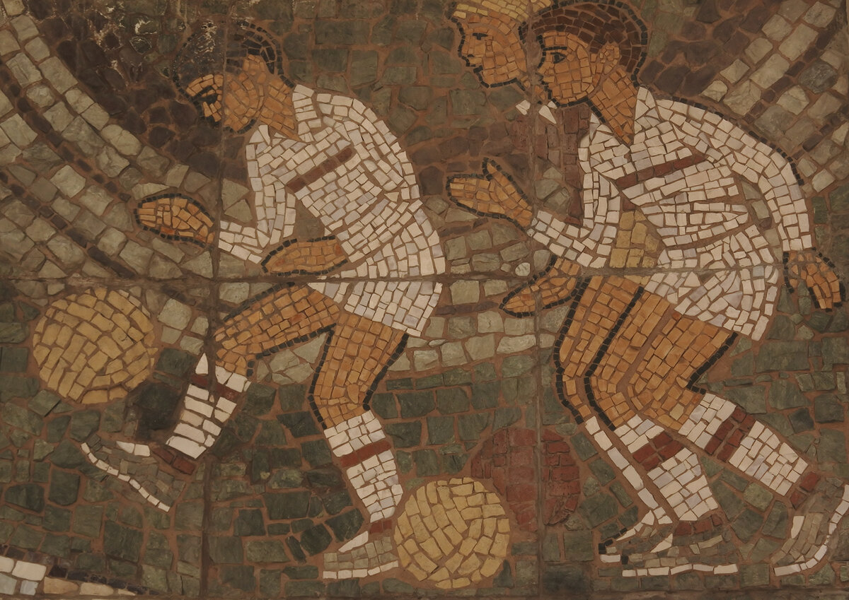 фрагмент советской мозаики стадиона Юных пионеров