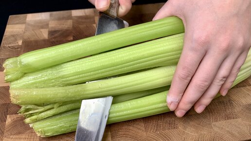 Салат с сельдереем и огурцом