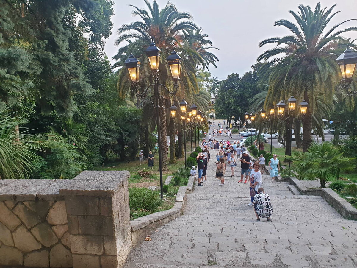 Это не гости ресторана, а туристы 