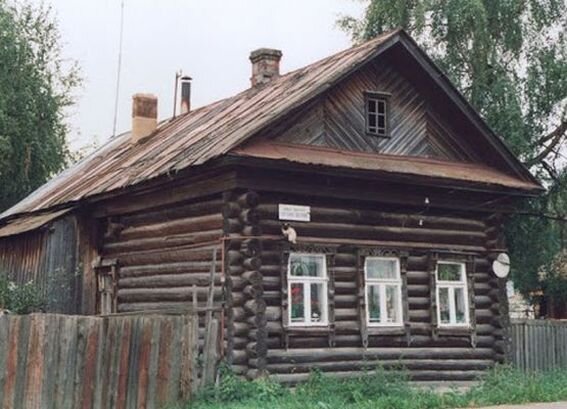Древние деревянные дома - построены правильно, отапливаются хорошо, потому и стоят по 100 лет