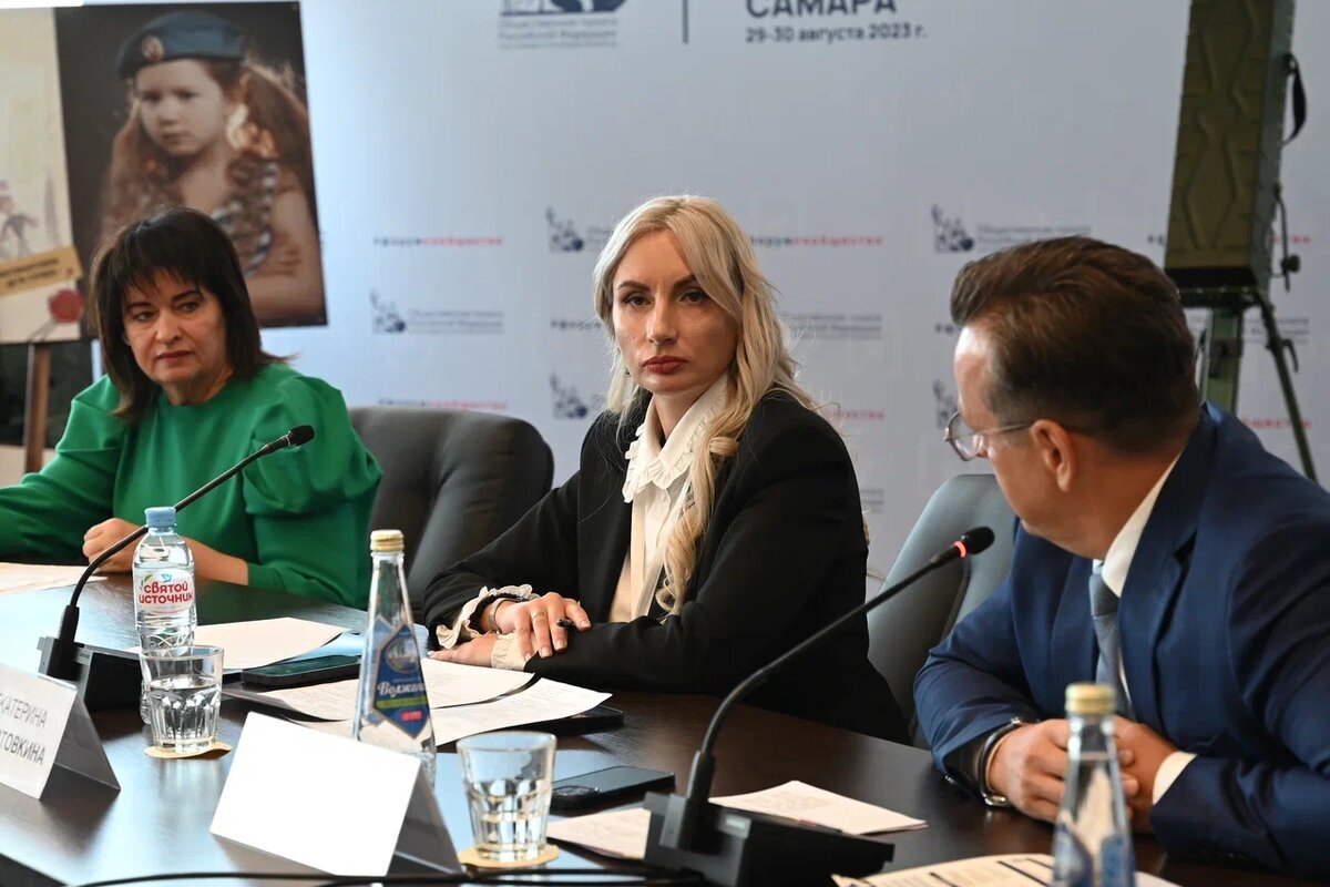 Вопросы оказания социальной и бесплатной юридической помощи, поддержки участников СВО и их семей обсудили эксперты в рамках второго дня работы регионального форума ОП РФ «Сообщество», который проходит-3