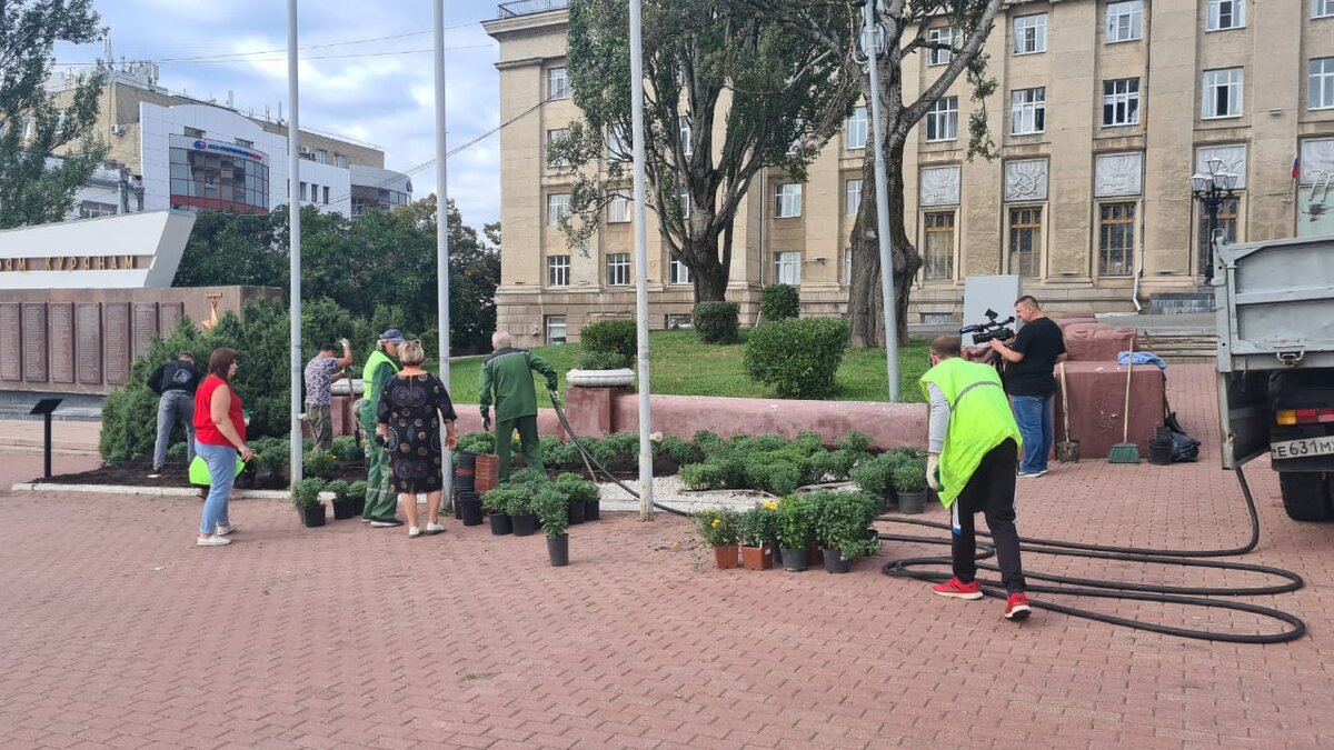    Улицы Курска украшают осенними цветами