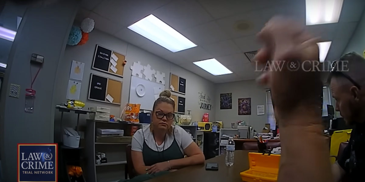 Снимок с нательной камеры полицейского. 