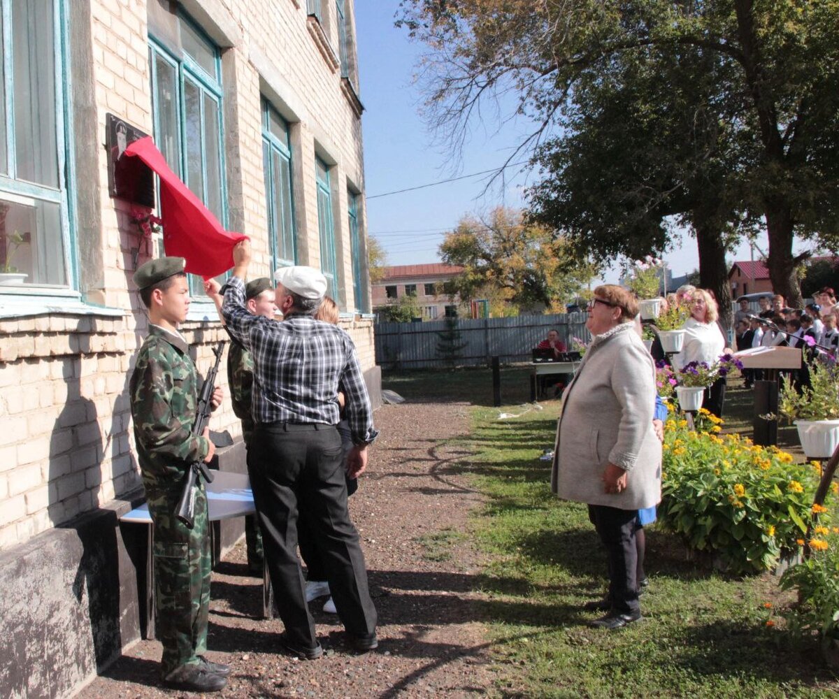    В Илекском районе увековечили память о бойце Вячеславе Мартыновиче Андрей Севостьянов