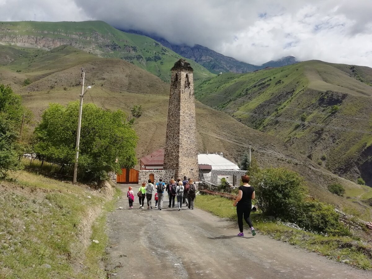 Ингушетия куда поехать. Таргим. Памятник вовнушки. Башни вовнушки ингушетия. Башенный комплекс вовнушки в ингушетии.