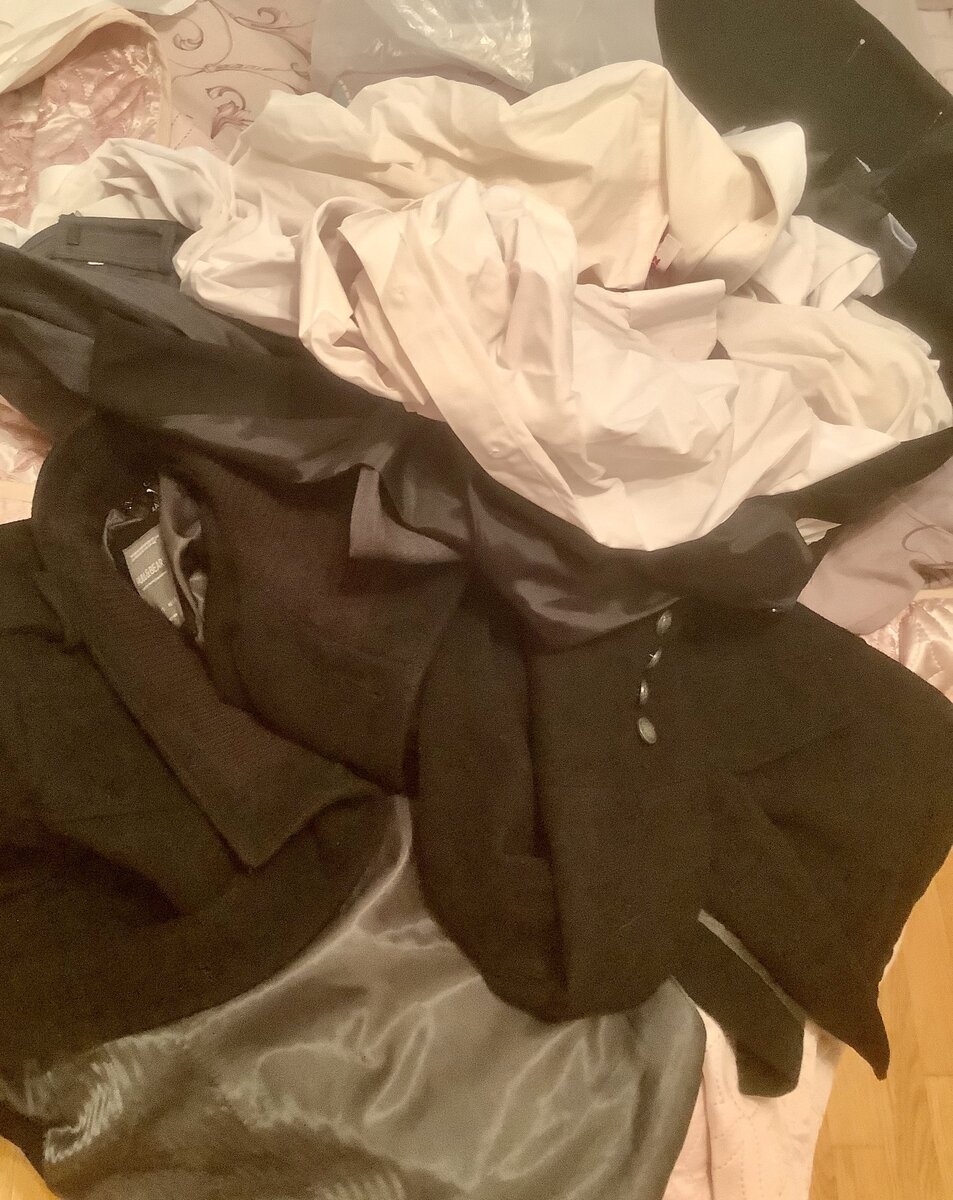 Продать или выкинуть вещи что делать со старыми вещами из гардероба на продажу оптом не покупают на юле