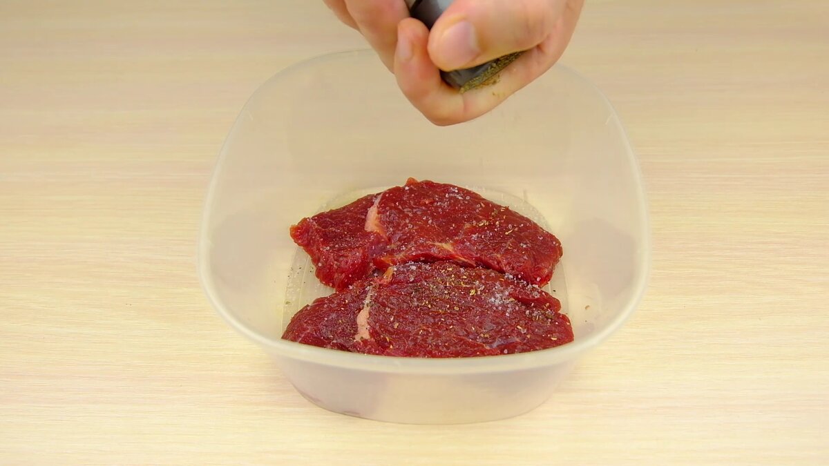 Готовлю отбивные из говядины, маринованные в кефире. Так мясо получается намного мягче и сочнее