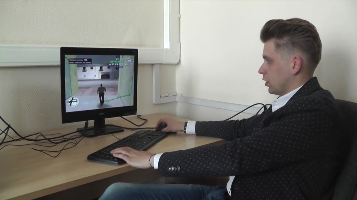 Эльбрус-4С с запущенной на нём Windows 7 и игрой GTA. 