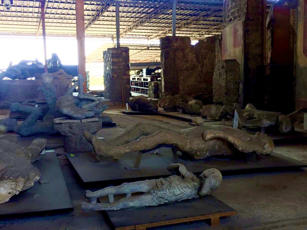 В 19 веке в Помпеях начались раскопки