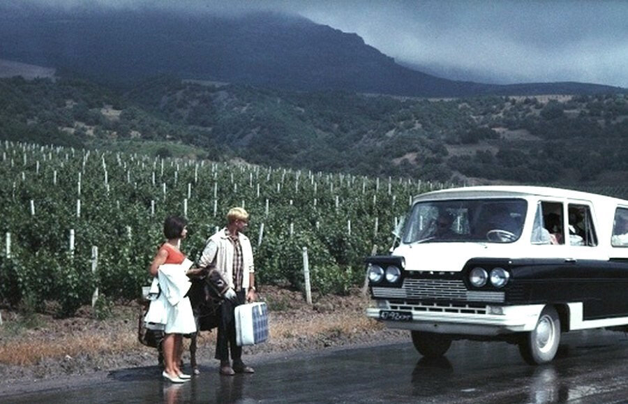 Кадр из "Кавказкой пленницы или новые приключения Шурика"