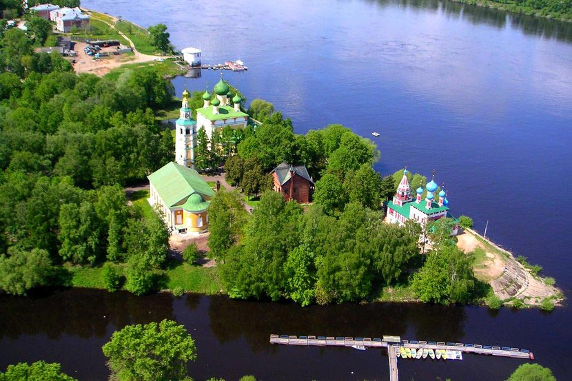 Углич - небольшой райцентр Ярославской области, популярный среди туристов благодаря истории и литературе. С 2018 г.-2