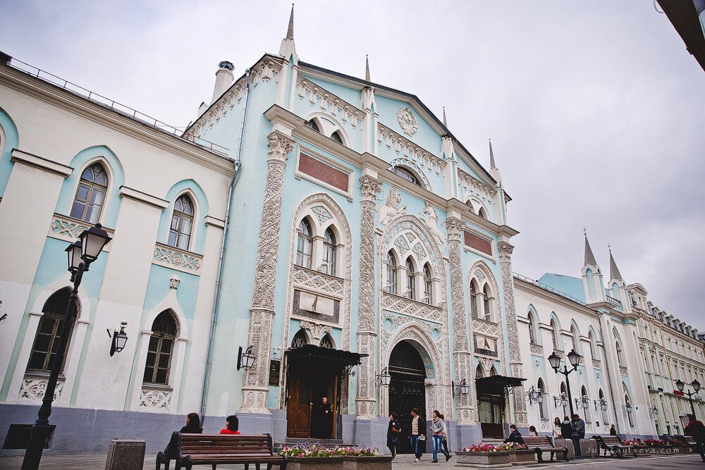 московский печатный двор 18 век. печатный двор на никольской улице в москве. самый известный мастер печатного двора. историко-архивный институт на никольской. здание историко-архивного института на никольской улице.