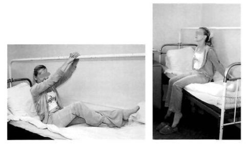   Садиться после перелома шейки бедра можно с разрешения специалиста,  который учитывает характер травмы, тактику выбранного лечения и  индивидуальные особенности пациента.