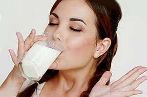 Хотя лактулоза не вызывает привыкания, не стоит ей злоупотреблять. Она помогает запустить процессы в кишечнике, а дальше нужно поддерживать их самостоятельно. Если и в этом случае ничего не получается, то можно принимать Дюфалак во время всей беременности, с самых ранних сроков. Однако, дозировку должен назначить врач, исходя из ваших индивидуальных особенностей.