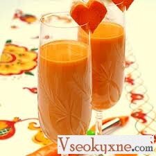  Вкуснейший и очень полезный морковный коктейль готовится за три минуты. Полезен коктейль и детям, и более взрослым сладкоежкам. Готовится напиток со сливками молочными и детским жидким фруктовым пюре. 
