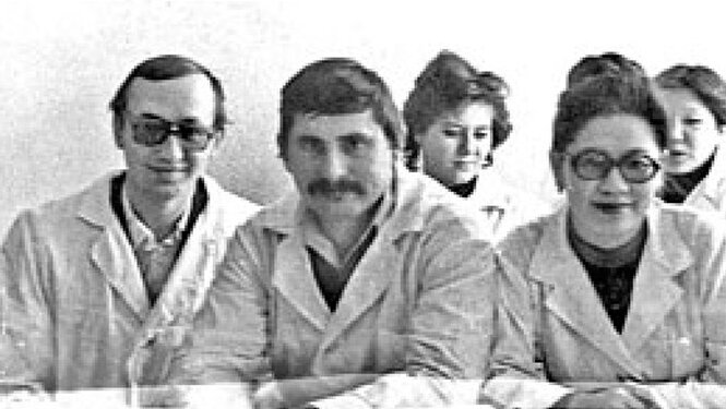 Терапевт Кулик (крайний слева) с коллегами