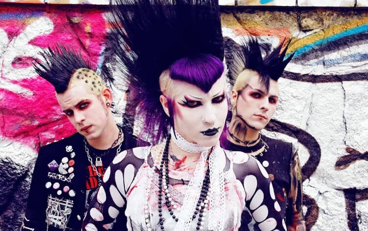 Прически в стиле "панк" популярны среди фриков.