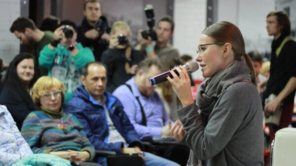 Таким образом, она исполнила требования действующего законодательства, обязывающего кандидата в президенты РФ нигде не работать. Бывшей телеведущей были озвучены её планы, что всю свою дальнейшую деятельность она намеревается связать с политической сферой.