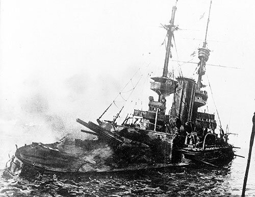 Тонущий «Irresistible»