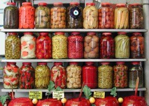 Даже если плодово-овощные культуры содержатся в холодильном оборудовании, это не значит, что на температуру нельзя повлиять. Эффективность охлаждения увеличивается в разы если повысить циркуляцию воздуха, обдувающего продукты. Этот метод стал основой для принудительного воздушного охлаждения, которым сегодня пользуются многие хладокомбинаты.