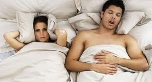 Каждый,кто когда-либо находился в одной комнате с храпящим человеком знает, что храп- явление не из приятных. Во-первых,это раздражает, раздражение нарастает  с каждой ночью, во-вторых, храп мешает спать.