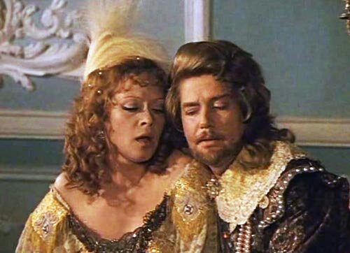 Французская королева Анна Австрийская (Алиса Фрейндлих) и герцог Бэкингем (Алексей Кузнецов) в фильме  "Д'Артаньян и три мушкетёра" .