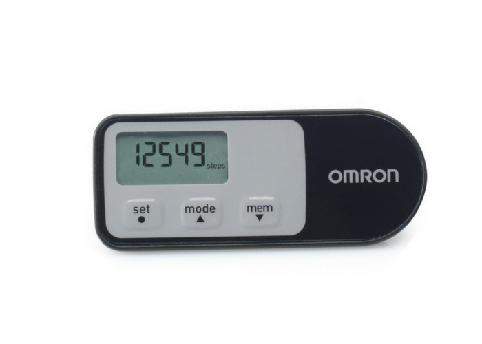 Шагомеры бывают вот такие как на фото, а бывают наручные. Наручные не советую - они достаточно не точные. Можно еще установить программу "шагомер" на смартфон.