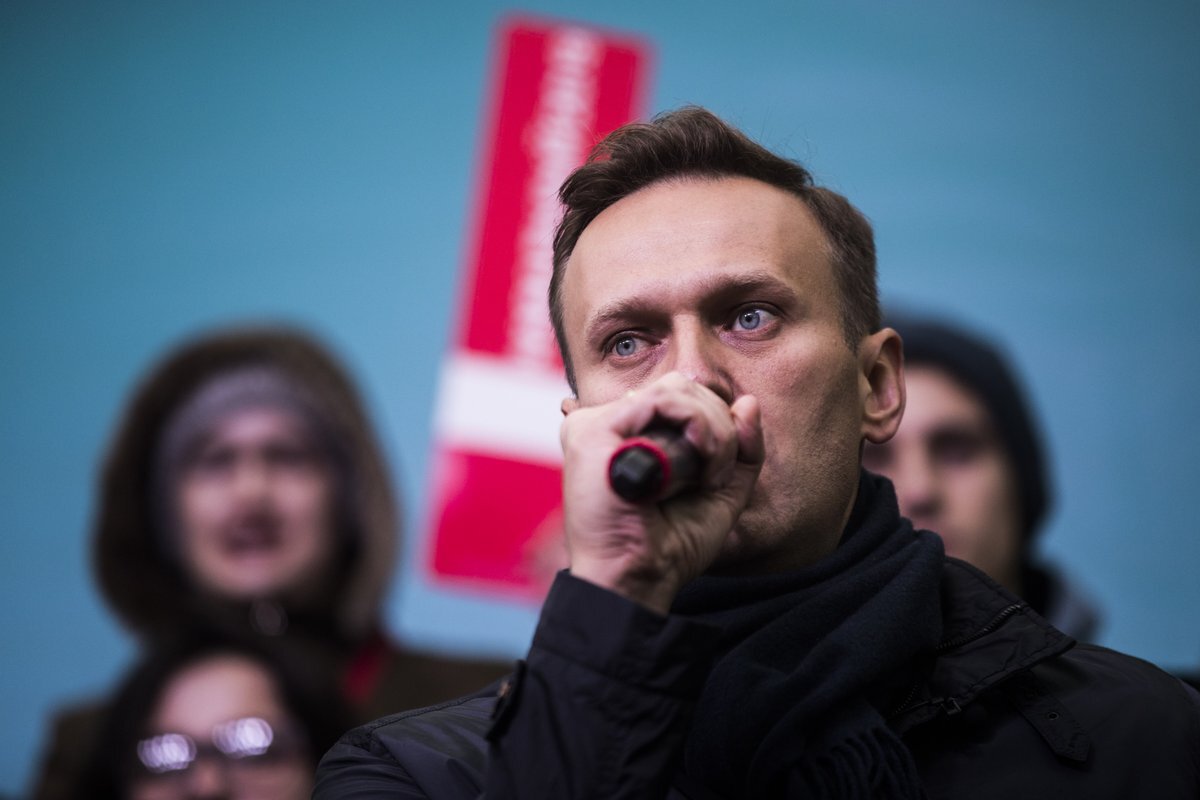 Навальный последнее выступление. Навальный. Навальный фото. Оппозиционеры России. Навальный с микрофоном.