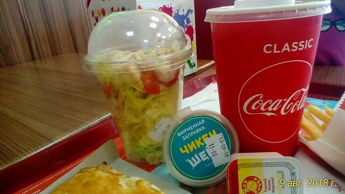 Откровенно говоря, соус густой и кажется, что салат не перемешается. Но нет. Все хорошо перемешалось. Ниже на видео это видно.