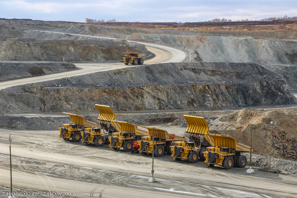 Челябинск михеевский гок. Быстринский горно-обогатительный комбинат забайкальский. Михеевский горно-обогатительный комбинат варна. Михеевский гок карьер. Гок работа.