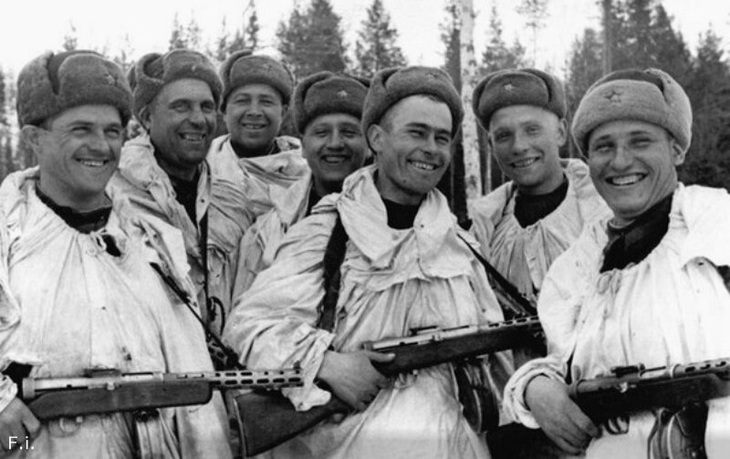 Зимой 1942 года произошел один случай. Ночью наш отряд разведчиков был послан в тыл врага. Они должны были перейти передовую. Отвлекающий маневр. Разведка боем, а разведчики с другого фланга в тыл. Идут тихо по лесу по старой дороге, запорошённая снегом и вдруг навстречу отряд немецких разведчиков. Они неожиданно появились из-за поворота. Минутное замешательство и наши вправо прыгают в кювет, а немцы влево. Все залегли. Тишина. Один немец, видно замешался и к нашим прыгнул. В темноте перепугался видно. Вдруг со стороны немцев «Ганс… Ганс!!!» Наши взяли этого Ганса и перекинули его к немцам. И когда немец перелетал, у него видно от страха, в общем в этой тишине он громко пукнул. И немцы и наши грохнулись от смеха. Это был такой нервный смех!!! Хохотали лежали и плакали!!! Постепенно все начали успокаиваться. Они стали возвращаться в тому, что происходит, кто они все и не сговариваясь наши тихонечко поползли в свою сторону, а немцы в свою.  