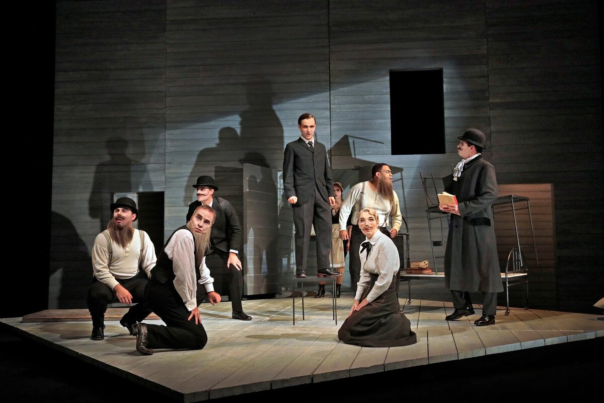 Постановка романа "Процесс" в оперном театре Сент-Луиса