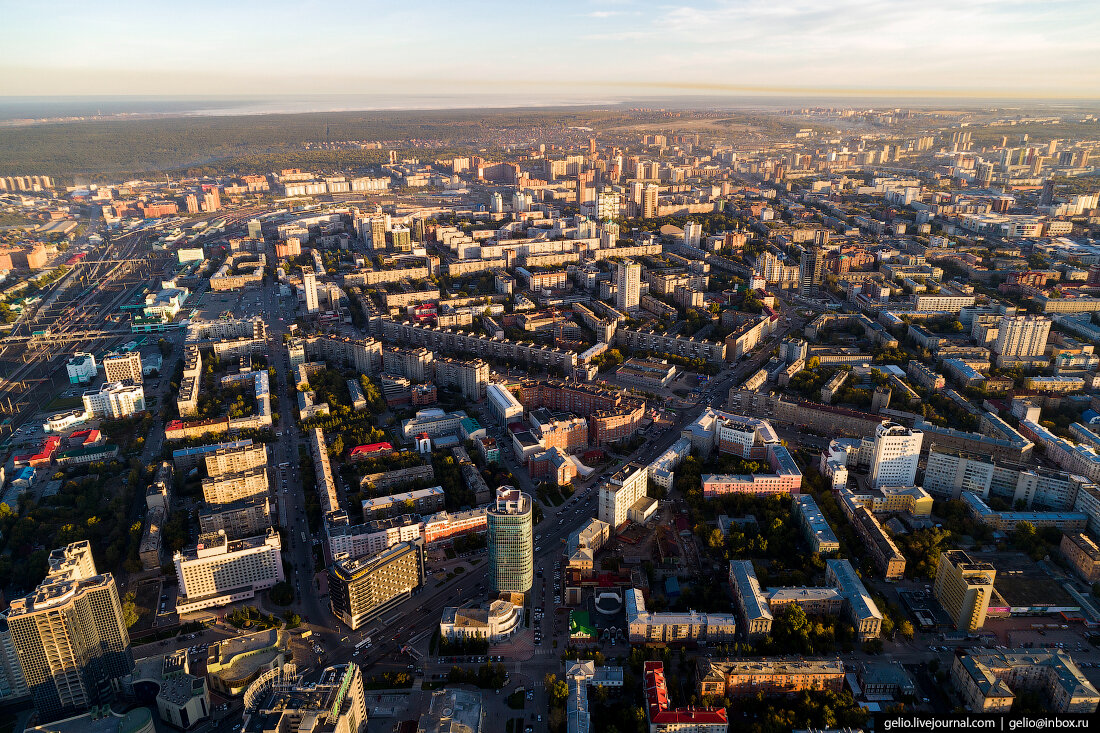 Город южнее новосибирска. Сибирь Новосибирск город. Новосибирск с дрона. Новосибирск с высоты. Вокзальная магистраль 4а Новосибирск.